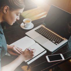 Gen Z_Girl at Coffeeshop